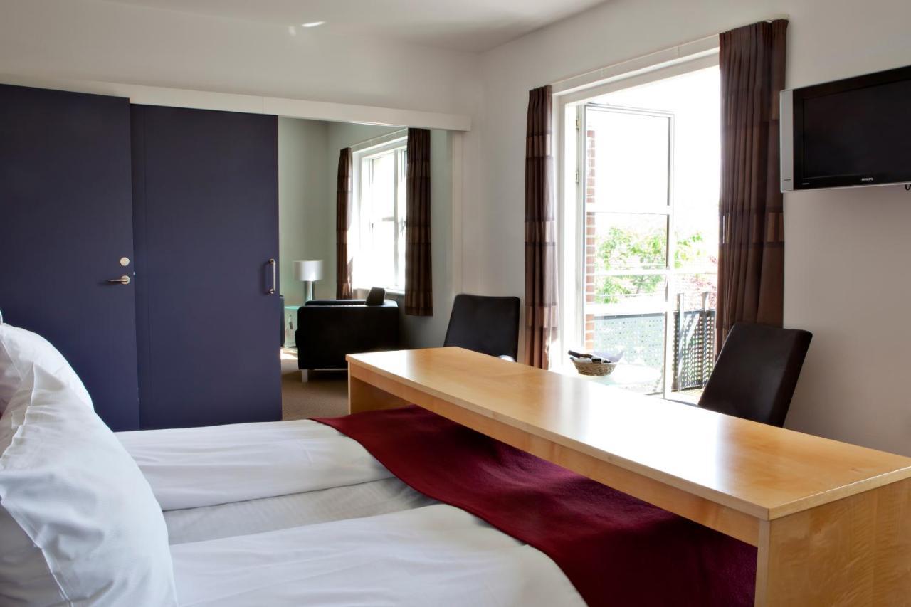 Junior Suite King Bed Whirlpool Balcony or Non-Smoking
