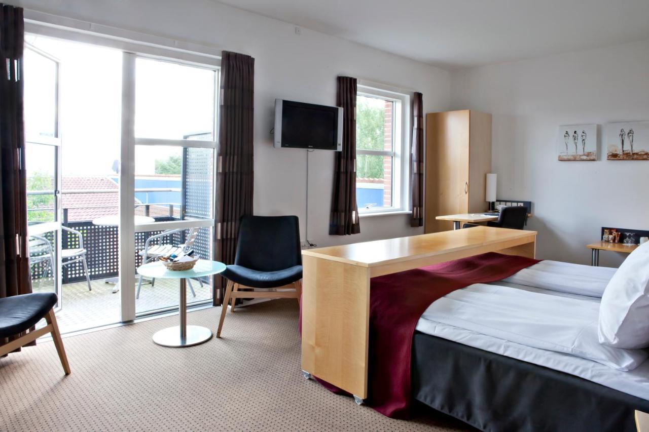 Junior Suite King Bed Whirlpool Balcony or Non-Smoking