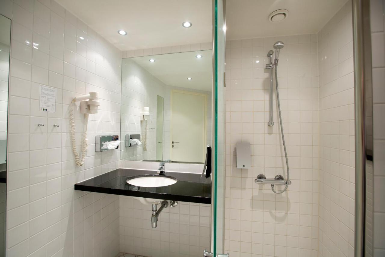 Single Room,779429910:JPEG