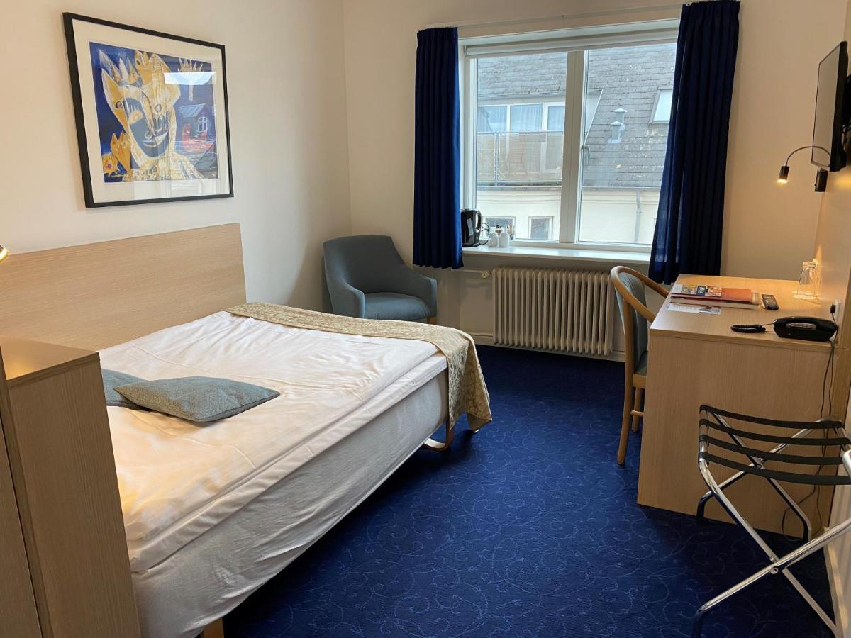 Queen Room with140 cm-wide bed