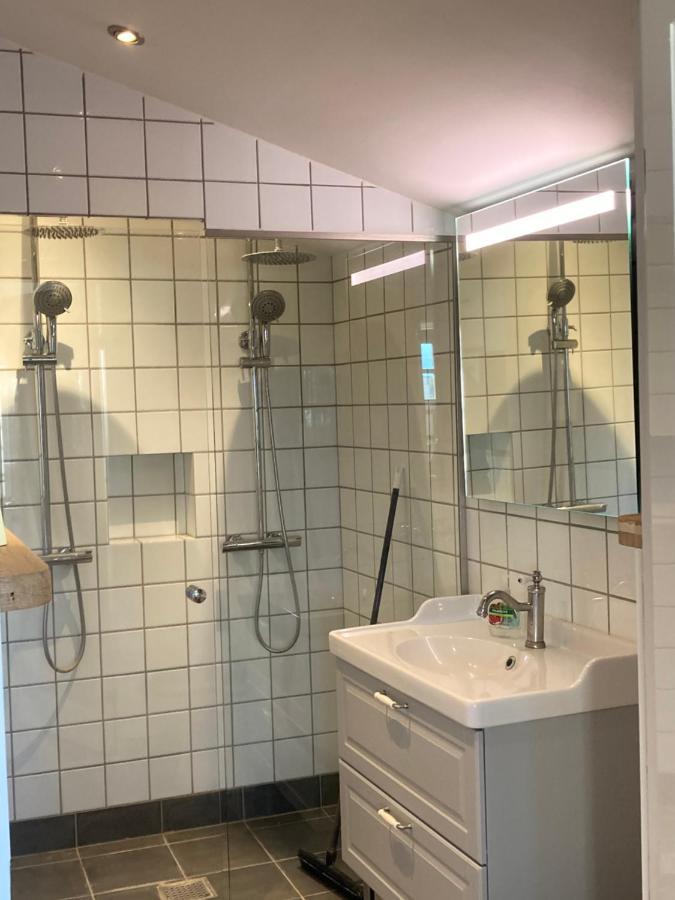 Tweepersoonskamer met Eigen Badkamer en Toegang tot Gedeelde Keuken