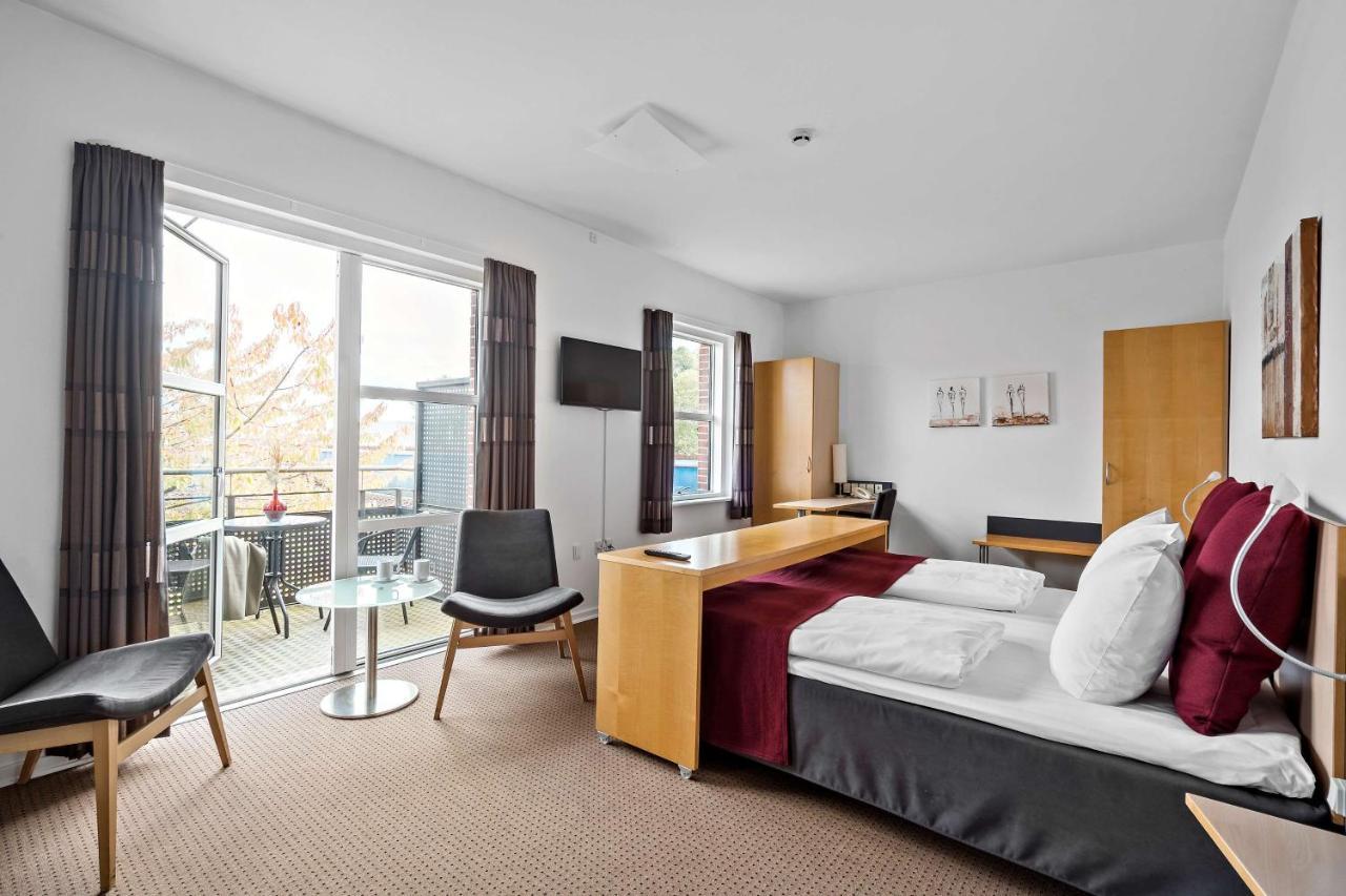 Junior Suite King Bed Whirlpool Balcony or Non-Smoking