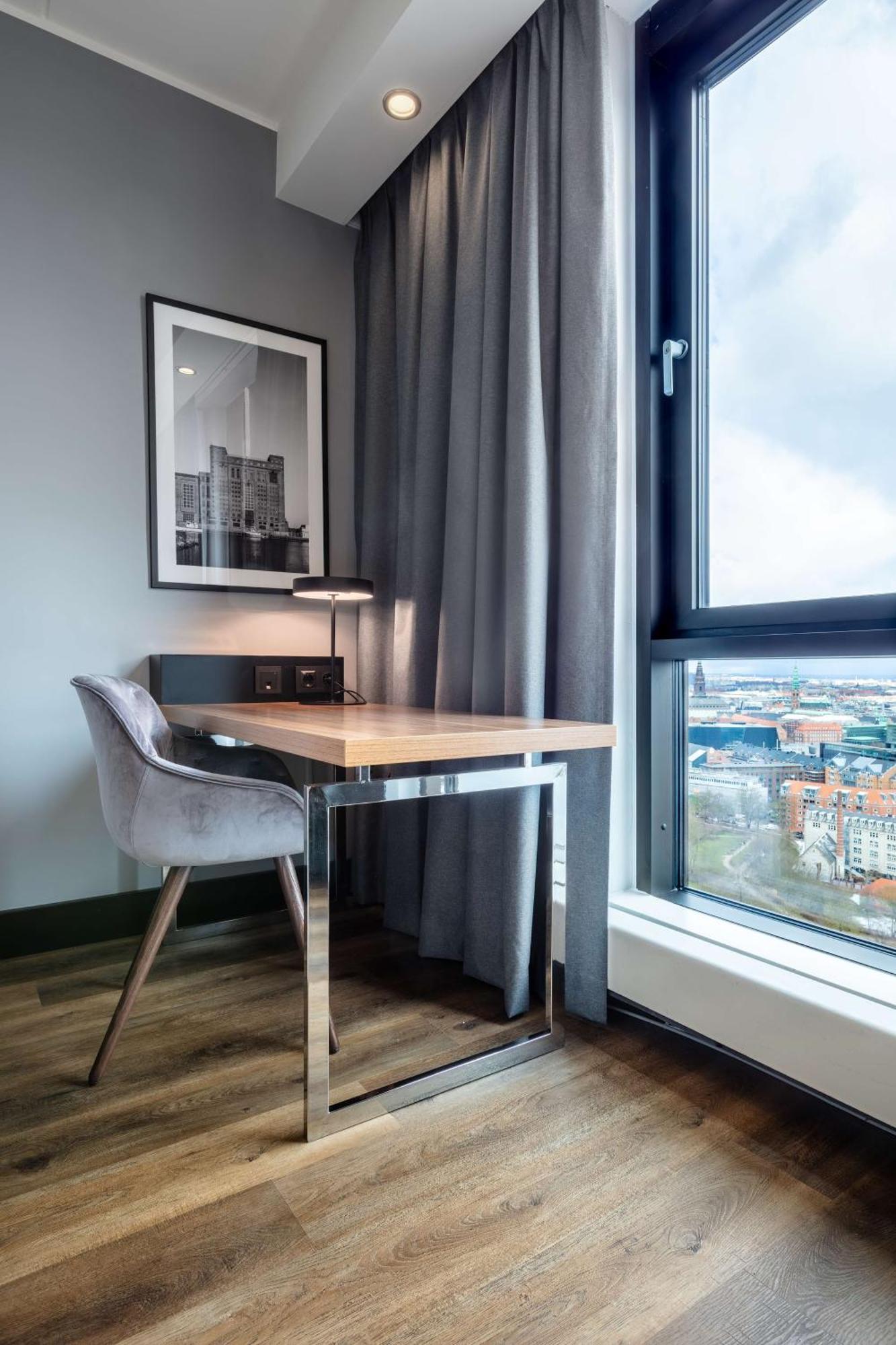Net Zero Premium Room Skyline Lake View
