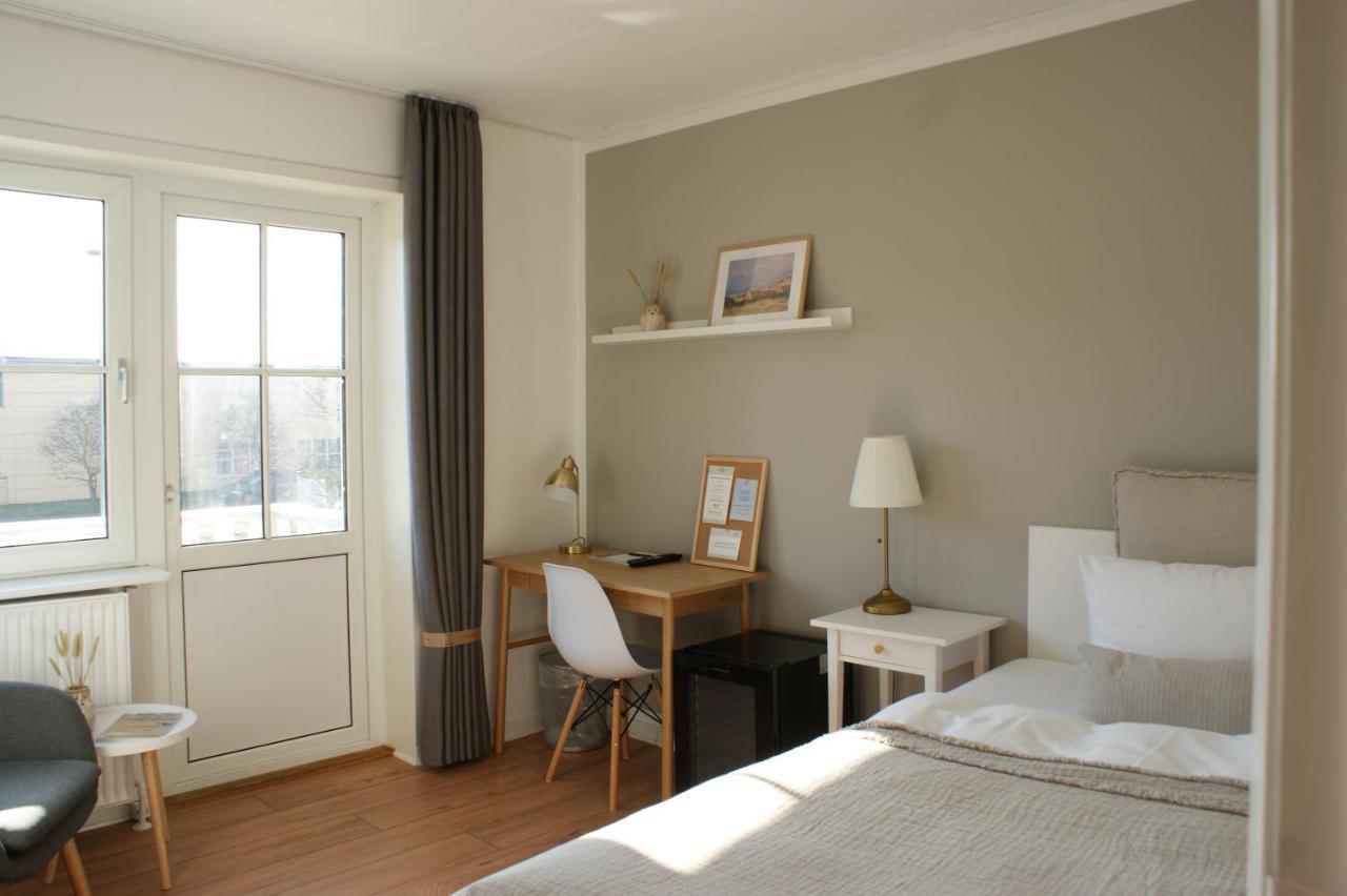 Single Room,1498991221:JPEG