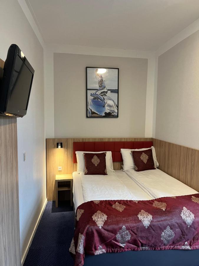 Small Double Room,1499354632:JPEG