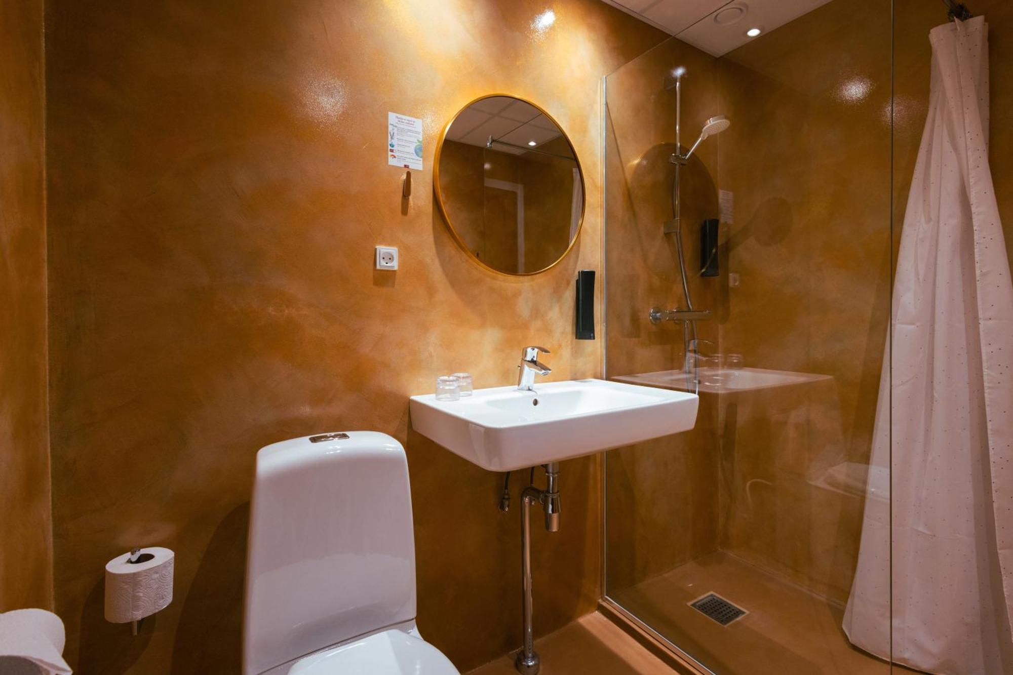 Double or Twin Room with Lake View