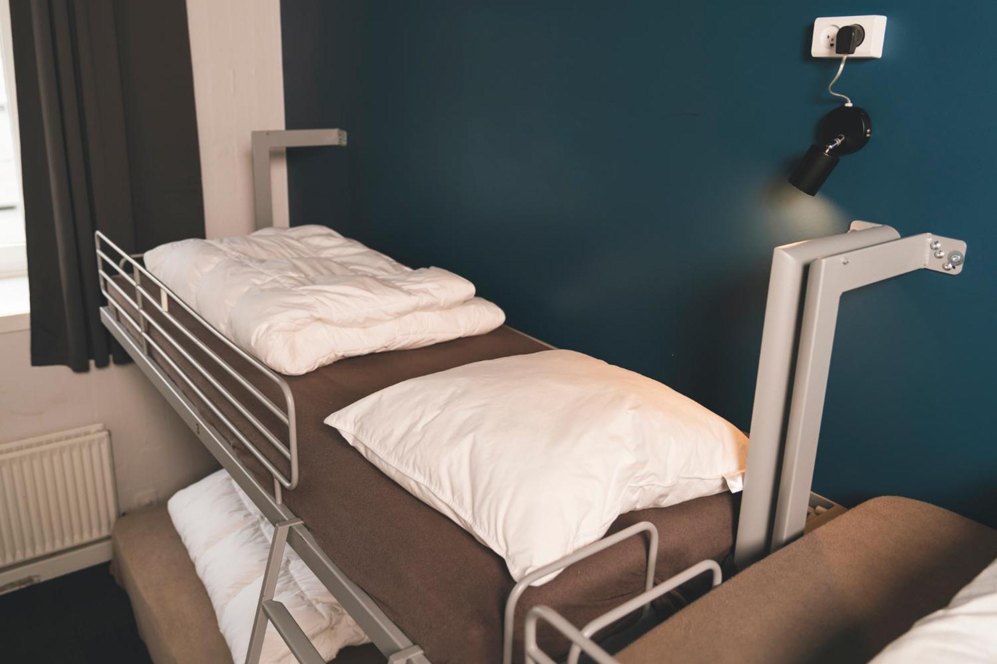 Private 6-Bedded Room