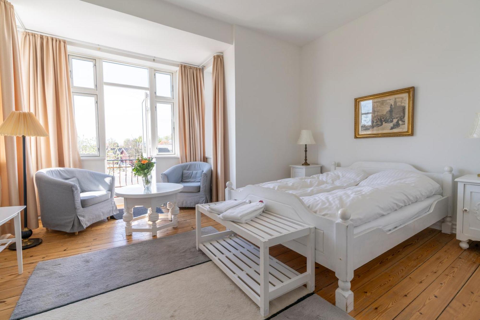 Deluxe tweepersoonskamer met balkon en uitzicht op zee