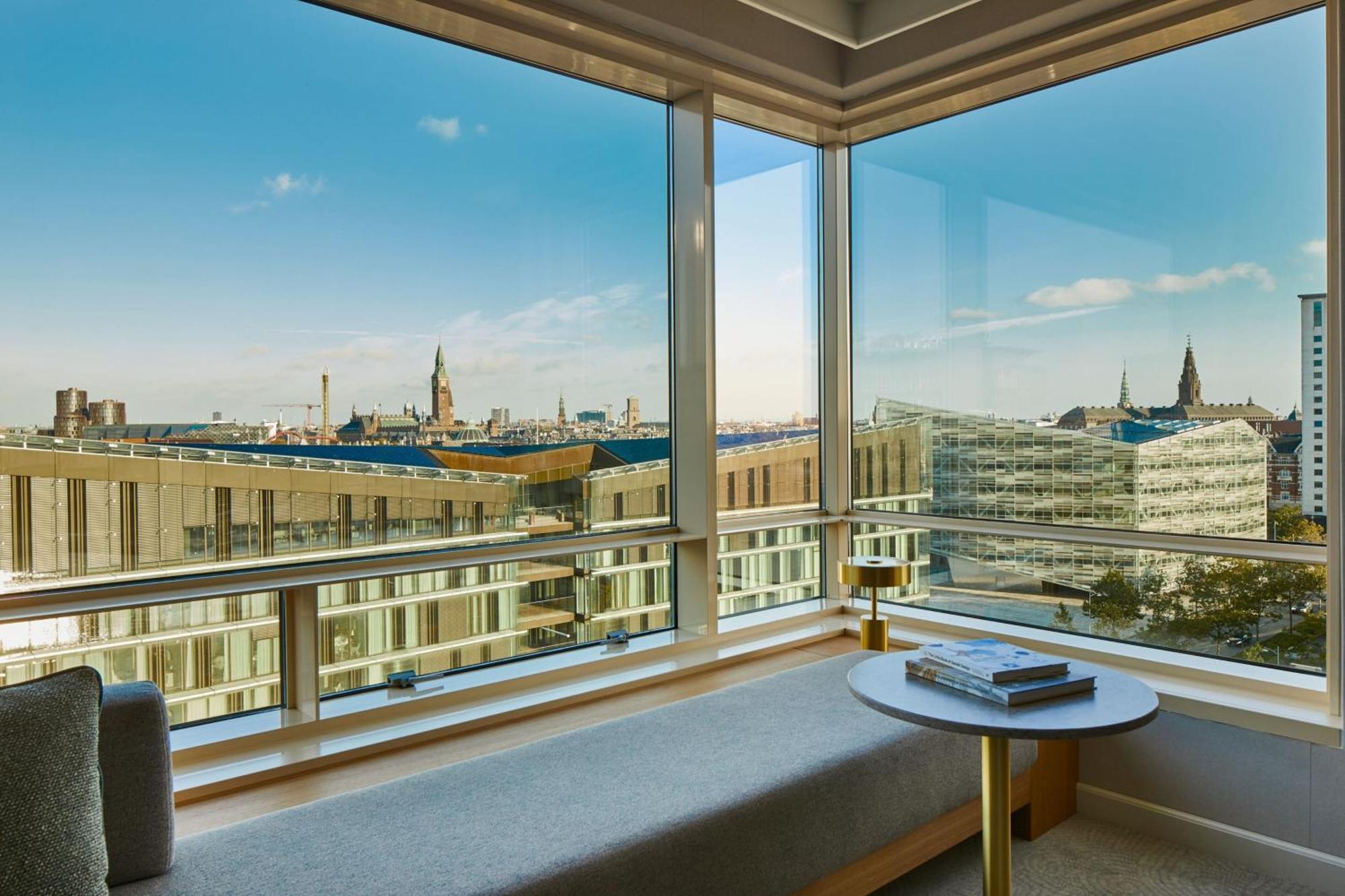 Executive Room 1 King City view