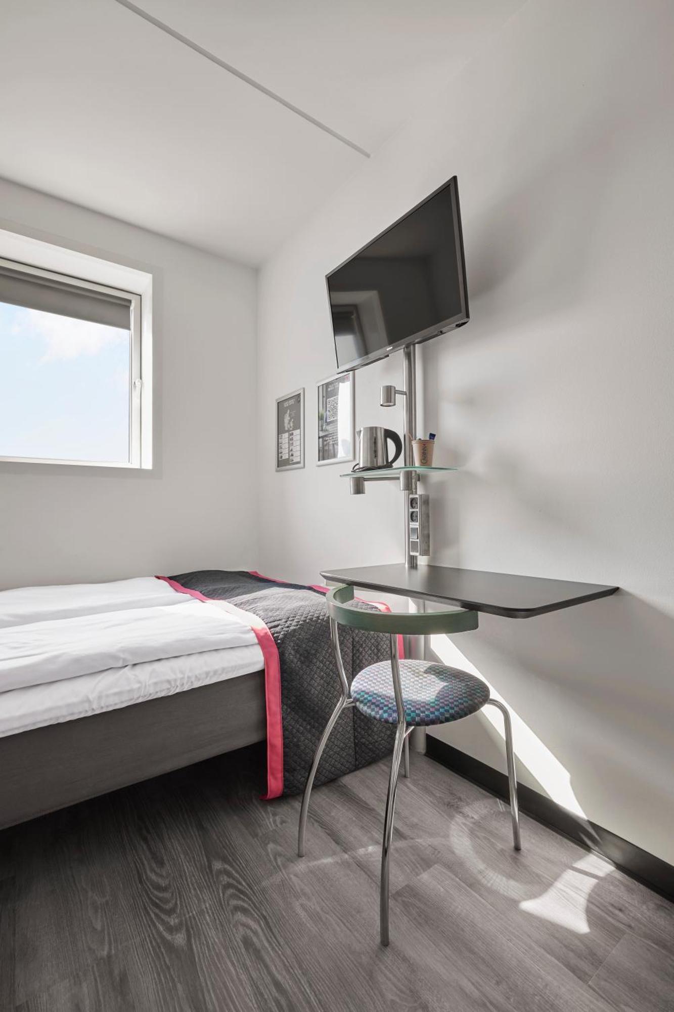 Standard Queen Room