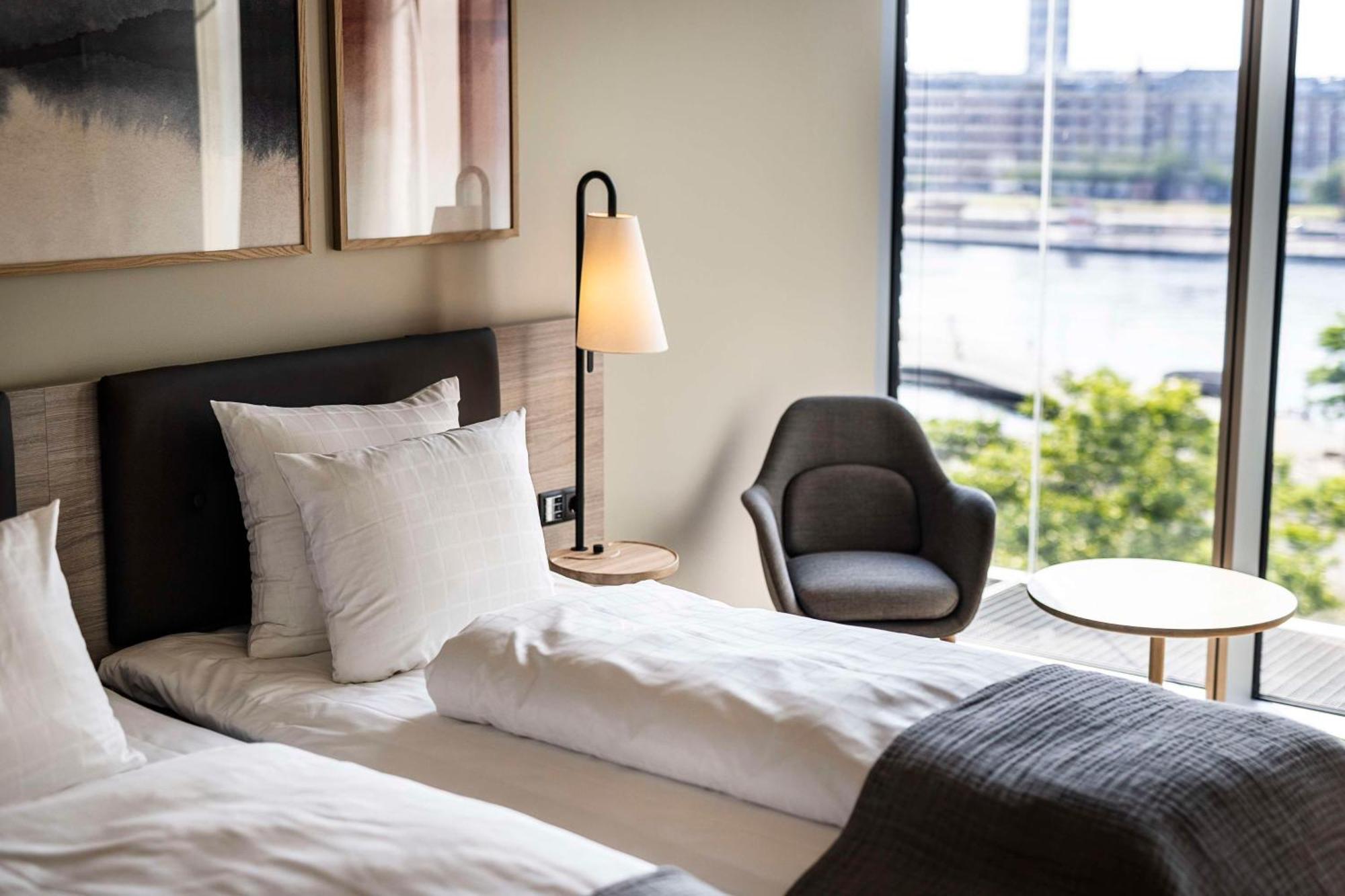 Superior Twin Room Wellness pool access