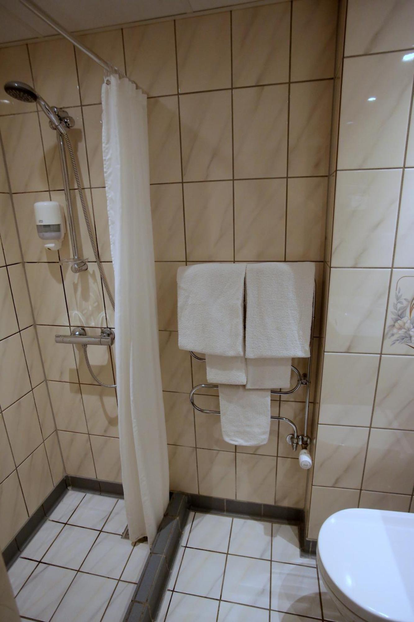 Zweibettzimmer mit Blick auf den Innenhof