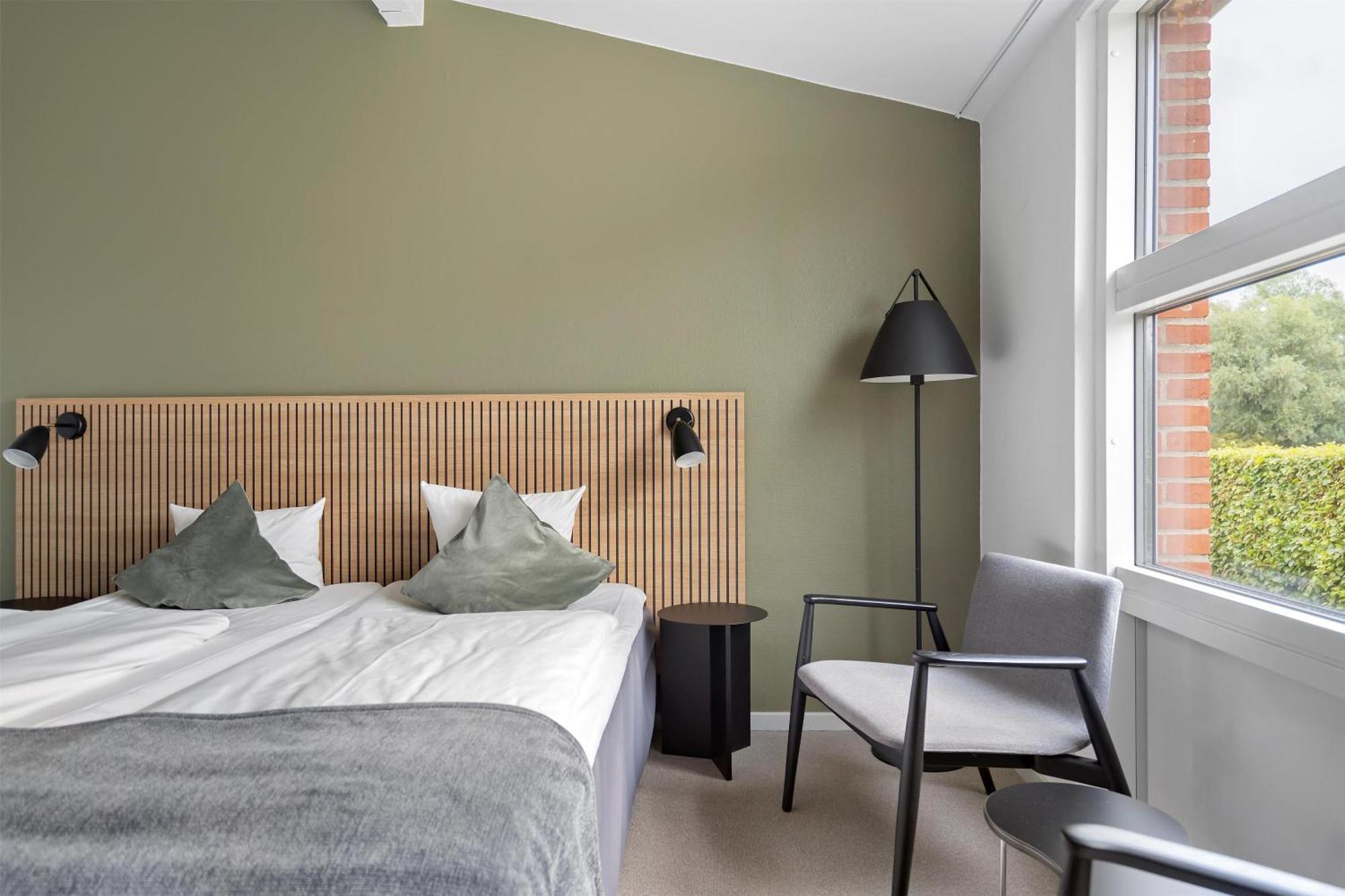Standard Double Room Walk Shower Terrace Disability Access or Non-Smoking