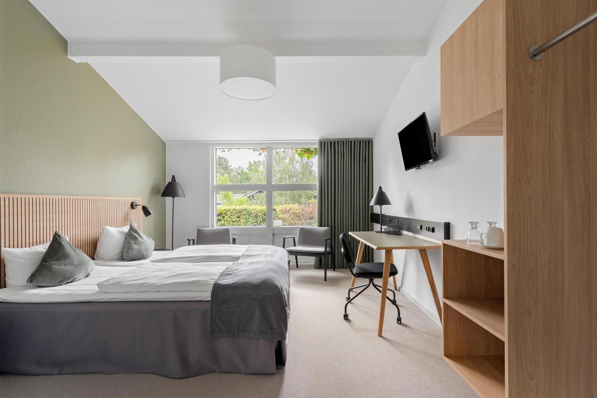 Standard Double Room Walk Shower Terrace Disability Access or Non-Smoking