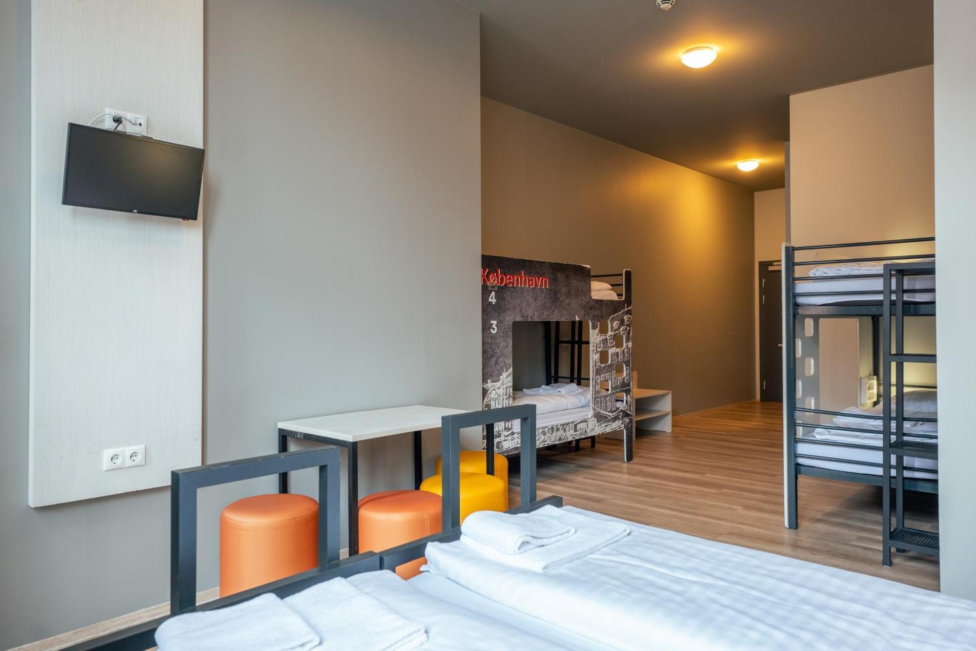 Bed 6-Bed Dormitory Room