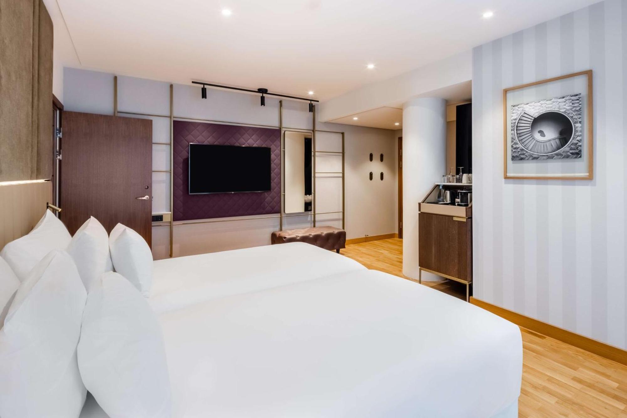 Atrium room