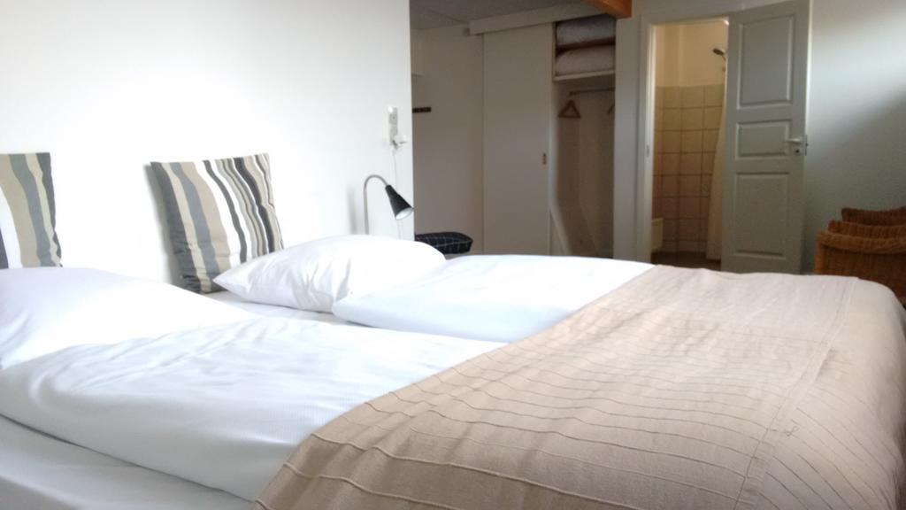 Budget Vierbettzimmer mit eigenem Badezimmer