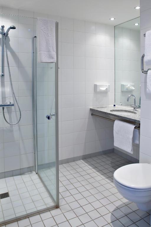 Standard Queen Room Walk Shower Non-Smoking