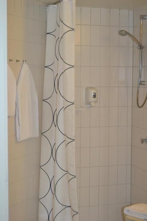 Standard Double Room Walk Shower Disability Access or Non-Smoking