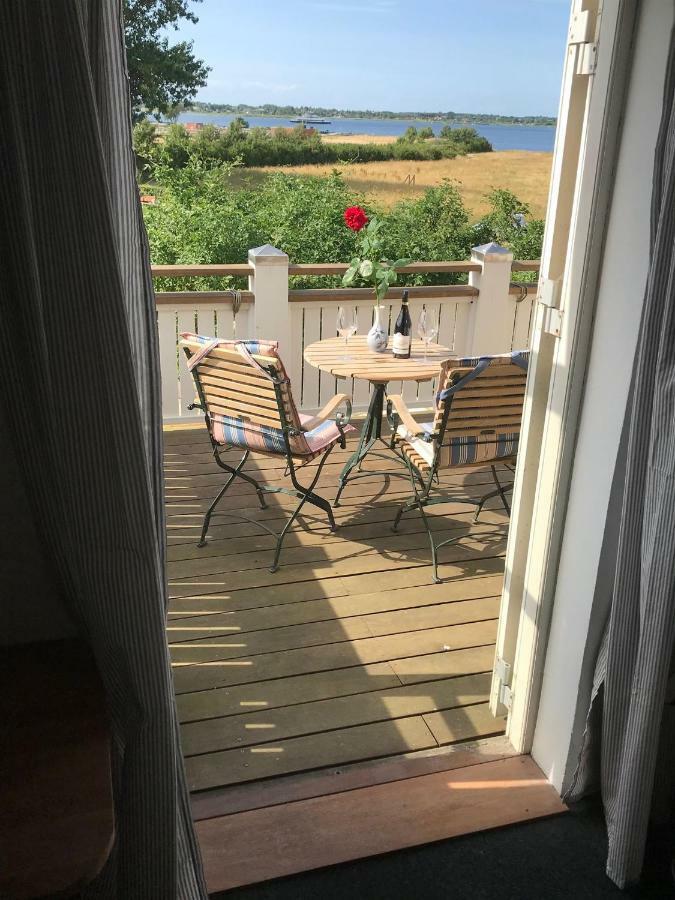 Three Connected Rooms with Private Bathroom, a Terrace and access to Shared Kitchen