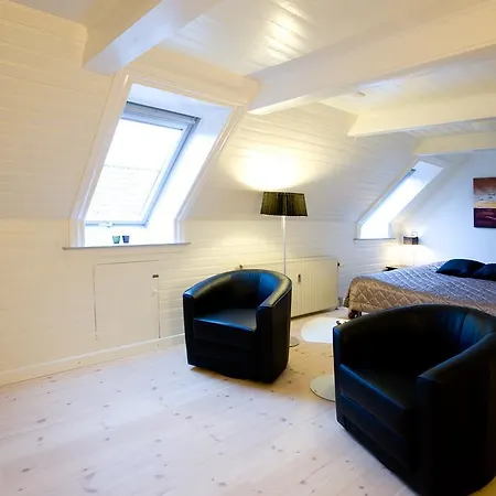 Den Gamle Kobmandsgaard Bed & Breakfast-3