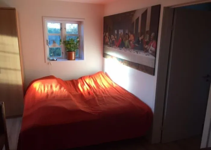 Idyllisk Anneks, Hvor Lejer Har Eget Hus.