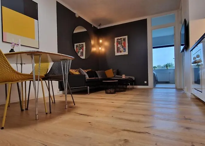 Modern, Fully Equipped Flat