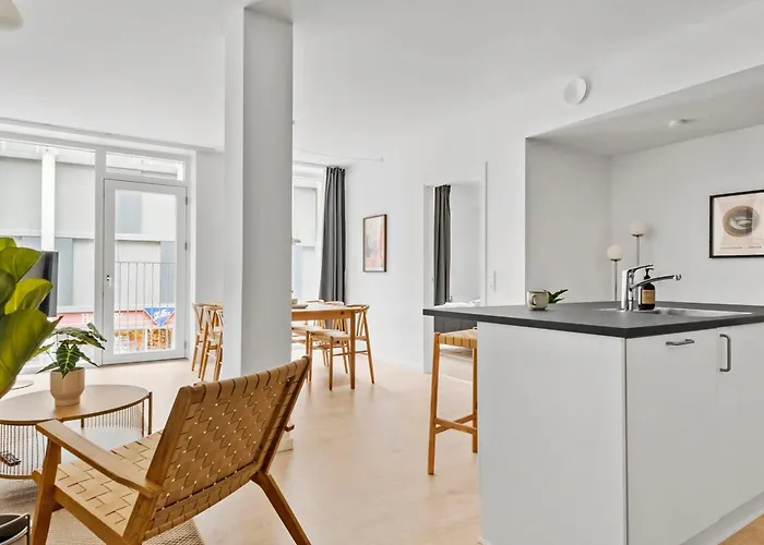 Spacious 2Br Inner City Apartment For 6 People