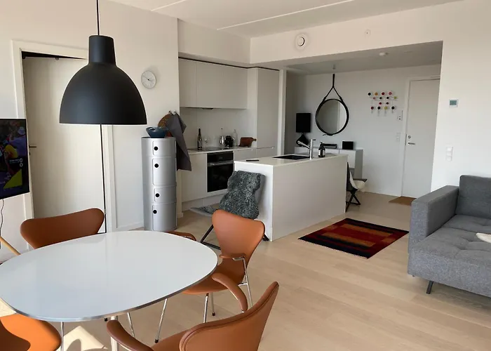 Luxury Harbour View Apartment With Direct Elevator Acces To Secured Underground Parking, Free For 28 Nights Or More