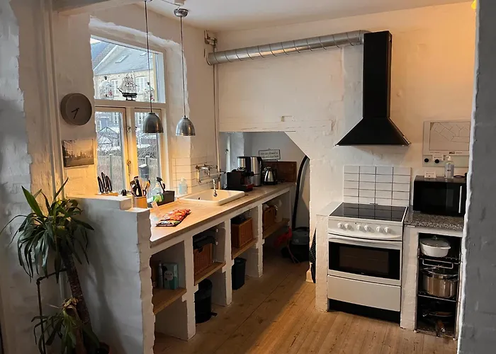 City House With Terrace, Garden And Free Parking