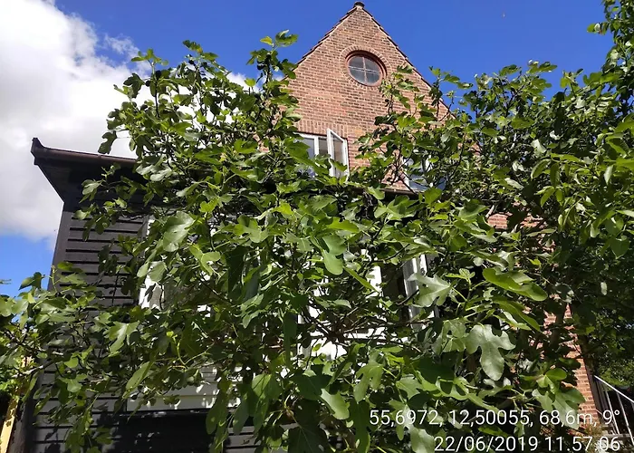 Villa Rosa, Dobblebed, Own Kitchen, Own Bath And Own Entrance, And Ohh So Quietly