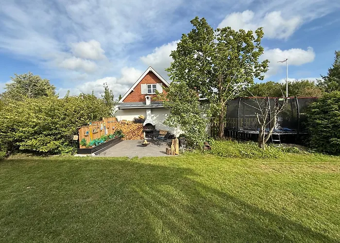 Happy Mermaid Garden Cabin