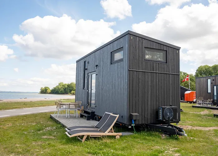 Tiny Seaside Beach Escape - Loddenhoj