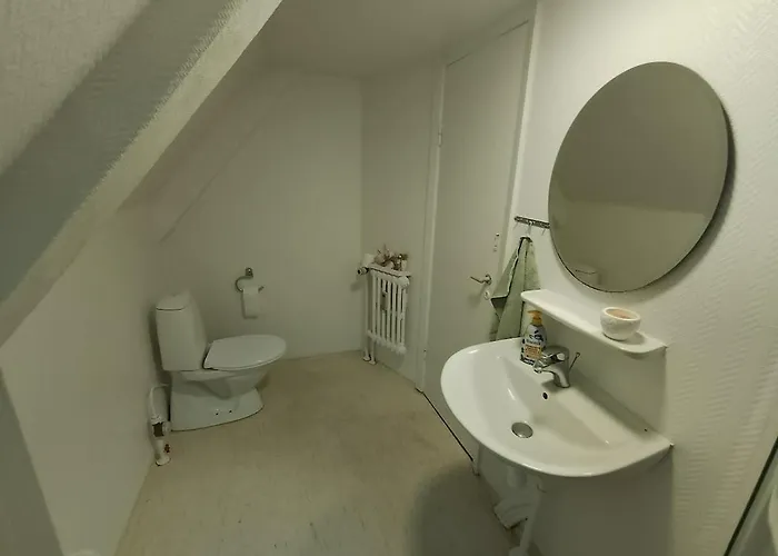Centrally Located Charming Townhouse - 2Nd Floor