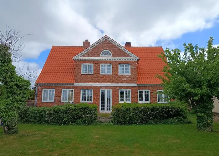 Aakirkeby Bed And Breakfast