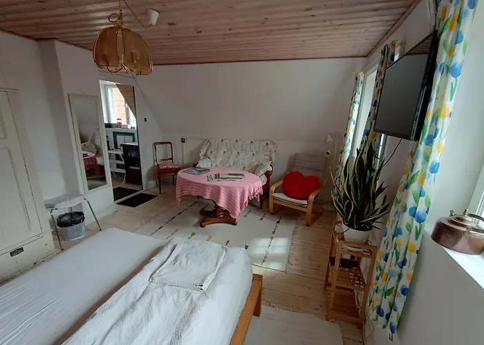 Aakirkeby Bed And Breakfast