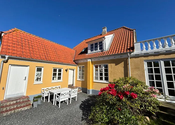 Family-Friendly Villa In Quiet Neighbourhood