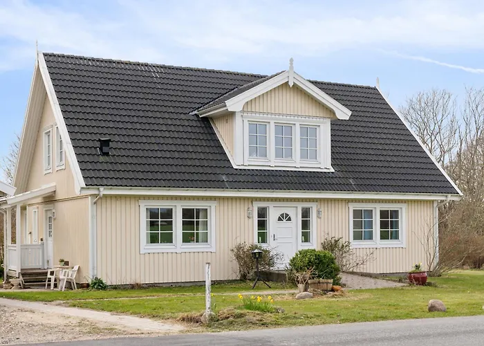 Spacious Villa In The Countryside Near The Beach