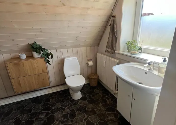 Hyggelig Lejlighed I Hjertet Af Hirtshals, Taet Pa Alt