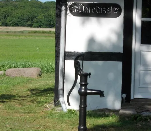 Paradiset Holiday House